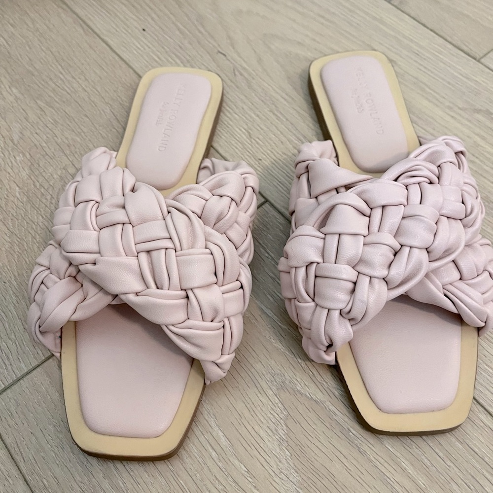 Light pink puffy sandals